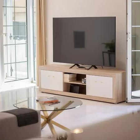 The White Marble Luxury Apartment *