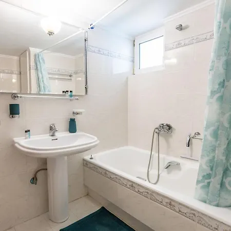 The White Marble Luxury Apartment
