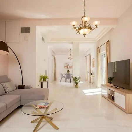 The White Marble Luxury Apartment *