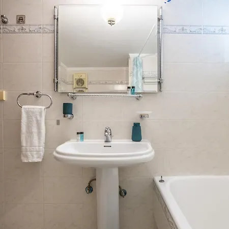 The White Marble Luxury * Hanya