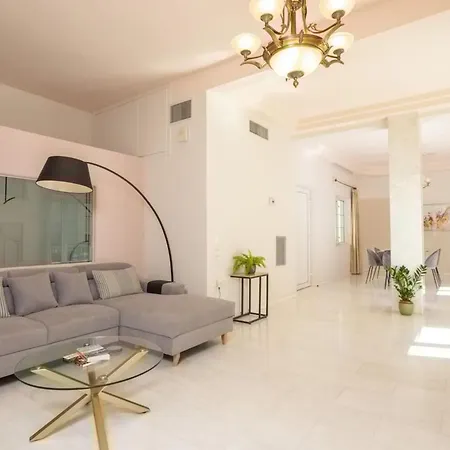 The White Marble Luxury Appartement