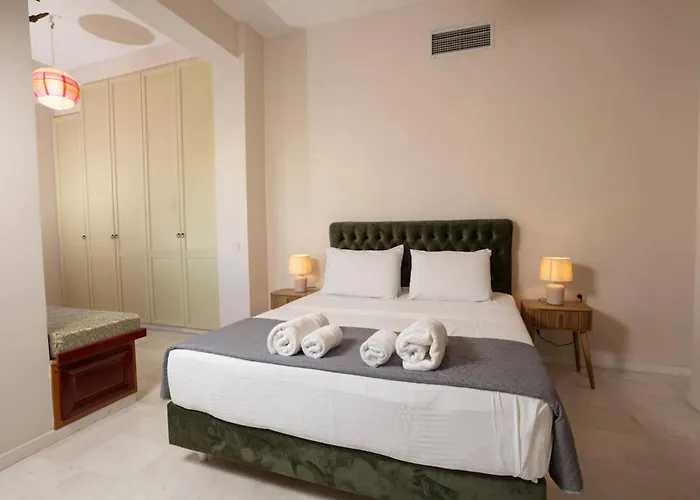 The White Marble Luxury Apartment *