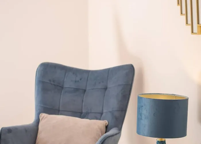 The White Marble Luxury Apartment *