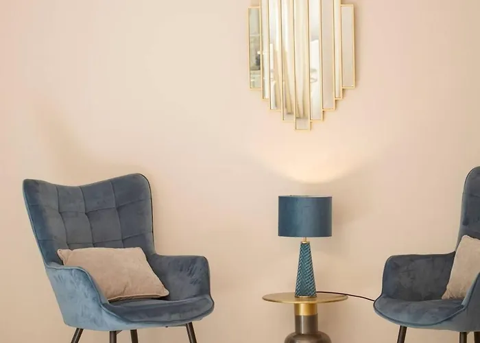 The White Marble Luxury Apartment *