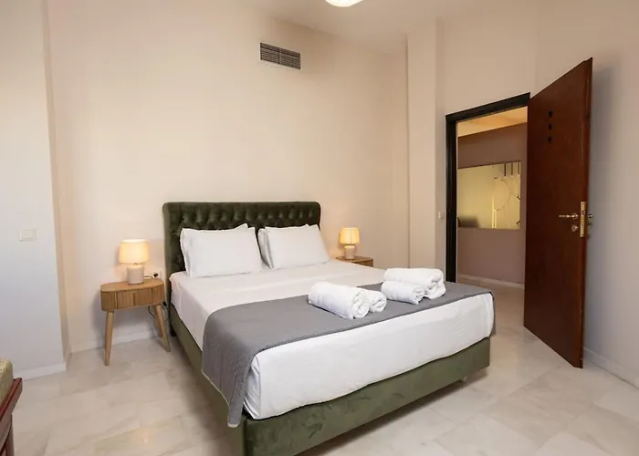 The White Marble Luxury Apartment *