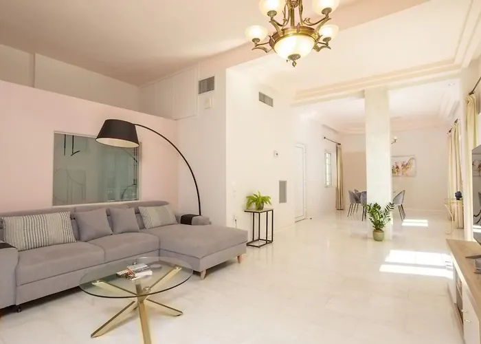 The White Marble Luxury Apartment