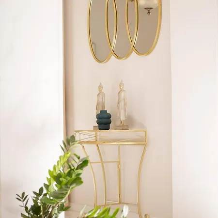 The White Marble Luxury Apartman *