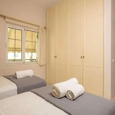 The White Marble Luxury Apartman Hriszí Aktí Haniá